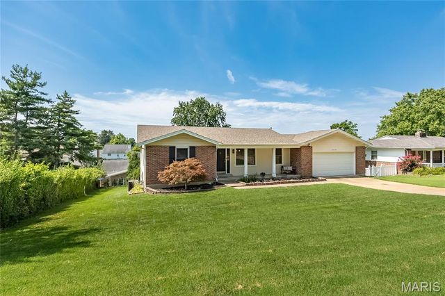 12112 Greenwalk Drive, St Louis, MO 63146
