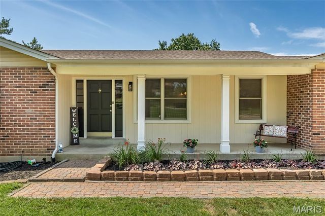 12112 Greenwalk Drive, St Louis, MO 63146