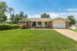 12112 Greenwalk Drive, St Louis, MO 63146