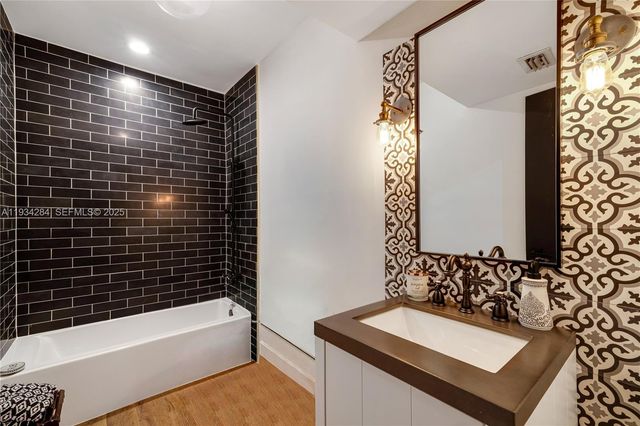 8000 Los Pinos Boulevard, Coral Gables, FL 33143