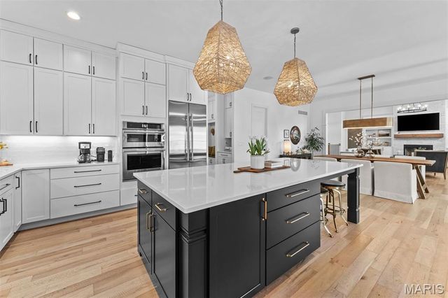 16929 Lake Meadow, Chesterfield, MO 63005