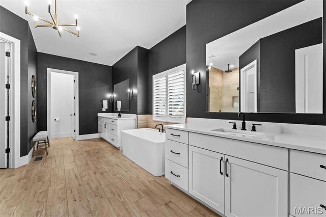 16929 Lake Meadow, Chesterfield, MO 63005