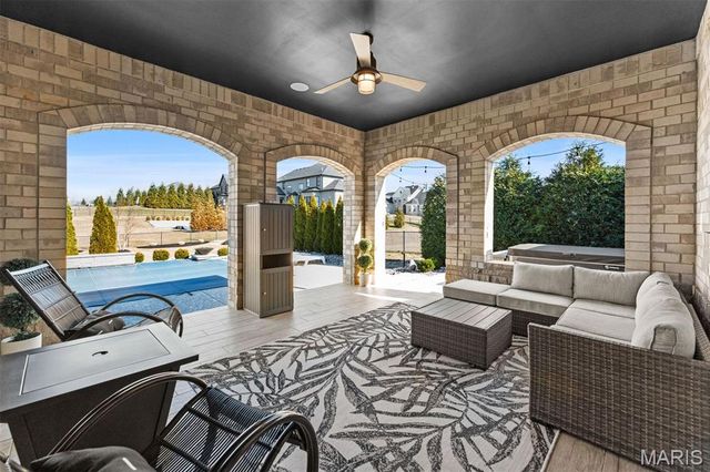 16929 Lake Meadow, Chesterfield, MO 63005