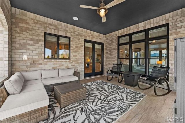 16929 Lake Meadow, Chesterfield, MO 63005