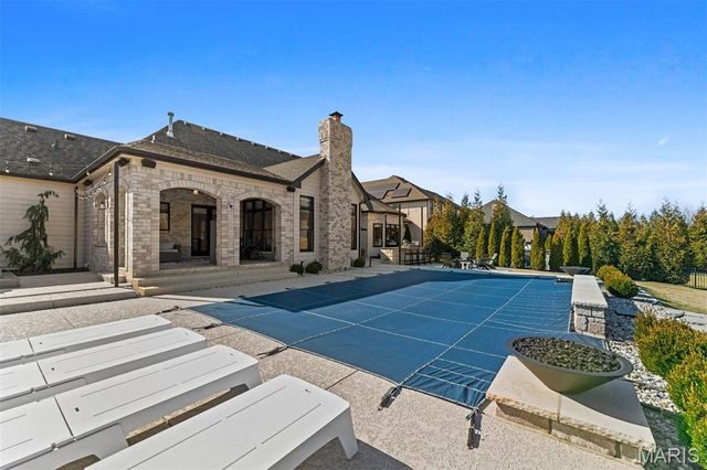 16929 Lake Meadow, Chesterfield, MO 63005