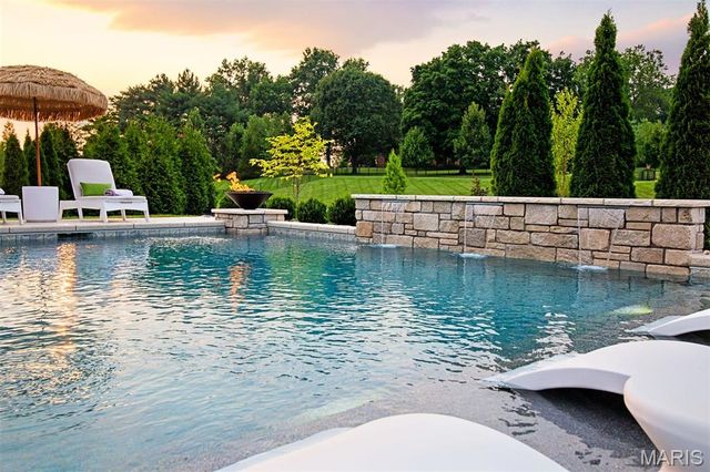 16929 Lake Meadow, Chesterfield, MO 63005