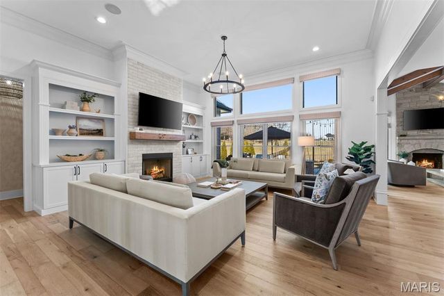 16929 Lake Meadow, Chesterfield, MO 63005