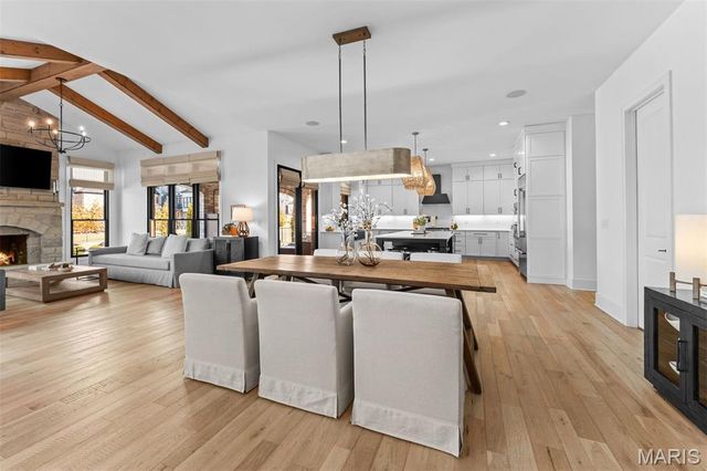 16929 Lake Meadow, Chesterfield, MO 63005