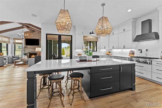 16929 Lake Meadow, Chesterfield, MO 63005