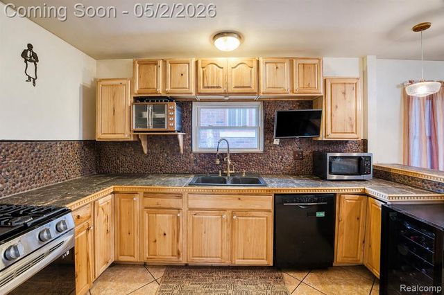 18714 Santa Barbara Drive, Detroit, MI 48221