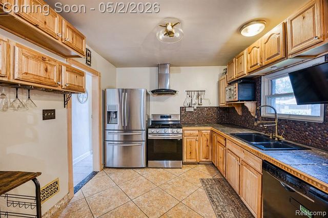 18714 Santa Barbara Drive, Detroit, MI 48221