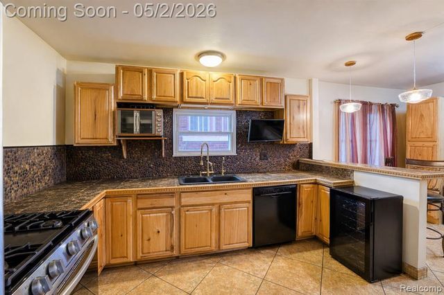 18714 Santa Barbara Drive, Detroit, MI 48221