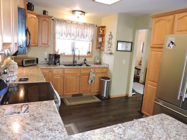 1112 Landau LANE, Baraboo, WI 53913