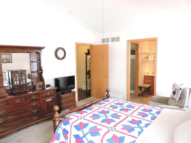 1112 Landau LANE, Baraboo, WI 53913