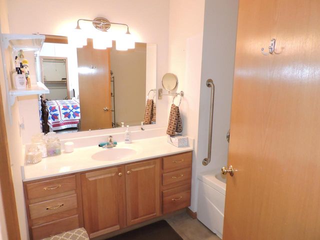 1112 Landau LANE, Baraboo, WI 53913