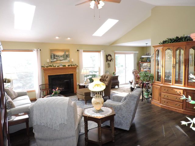 1112 Landau LANE, Baraboo, WI 53913