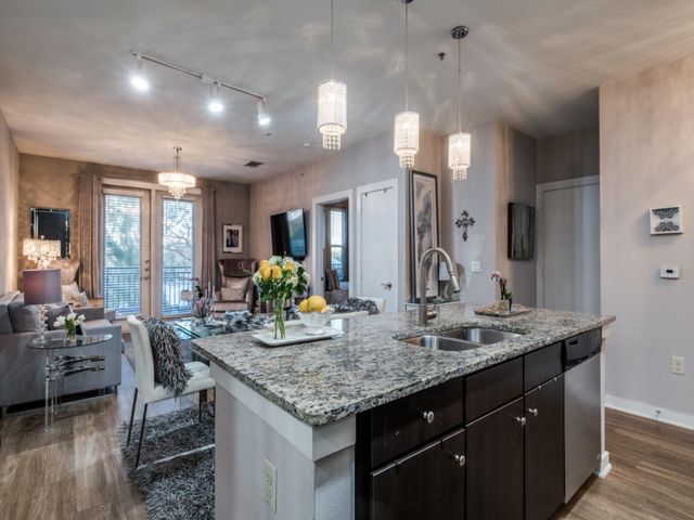 1900 Barton Springs RD 5037, Austin, TX 78704