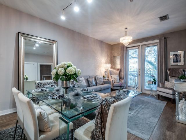 1900 Barton Springs RD 5037, Austin, TX 78704