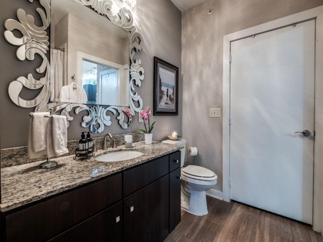 1900 Barton Springs RD 5037, Austin, TX 78704