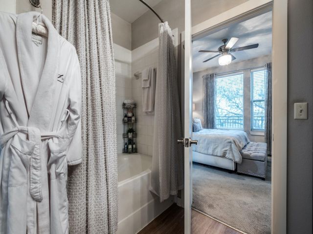 1900 Barton Springs RD 5037, Austin, TX 78704