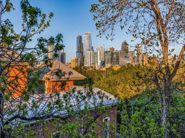 1900 Barton Springs RD 5037, Austin, TX 78704