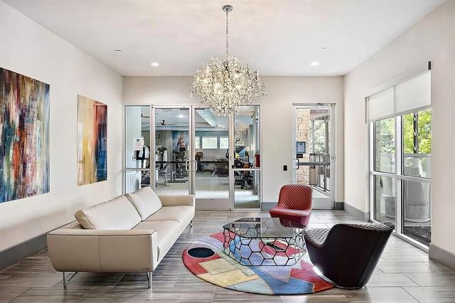 1900 Barton Springs RD 5037, Austin, TX 78704
