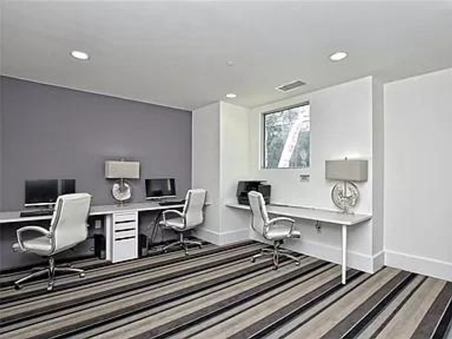 1900 Barton Springs RD 5037, Austin, TX 78704