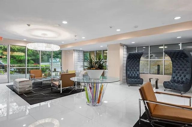 1900 Barton Springs RD 5037, Austin, TX 78704
