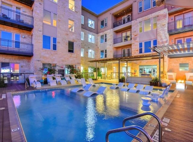 1900 Barton Springs RD 5037, Austin, TX 78704