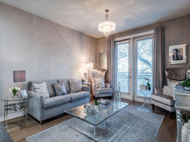 1900 Barton Springs RD 5037, Austin, TX 78704