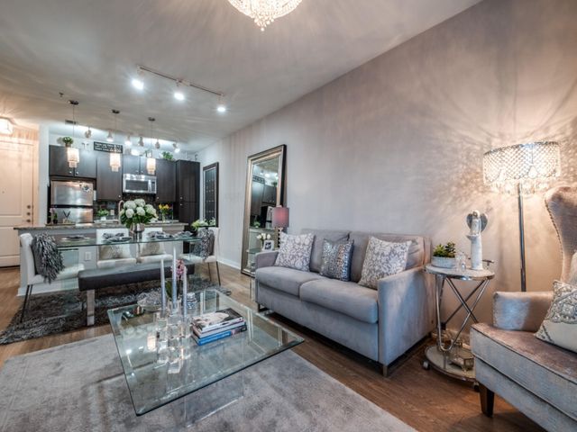 1900 Barton Springs RD 5037, Austin, TX 78704