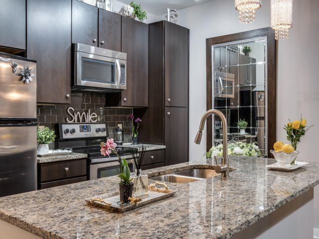1900 Barton Springs RD 5037, Austin, TX 78704