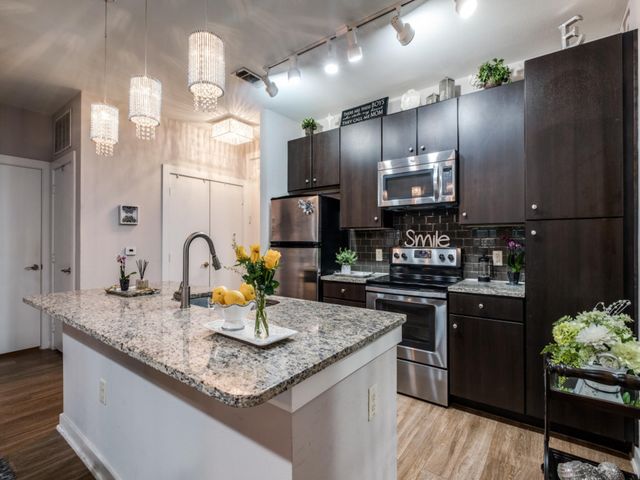 1900 Barton Springs RD 5037, Austin, TX 78704