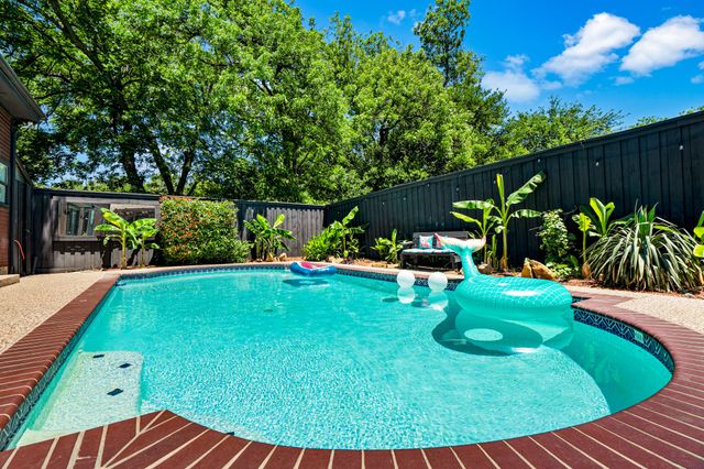 5222 Bradford Drive, Dallas, TX 75235