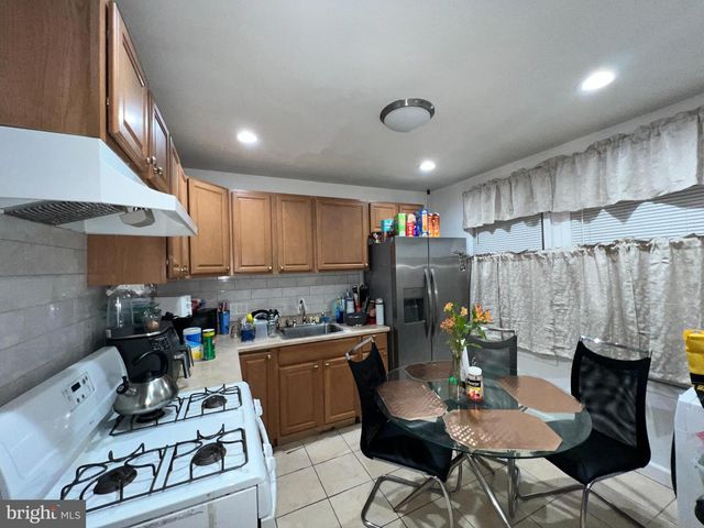 15 WADE ST, Jersey City, NJ 07305