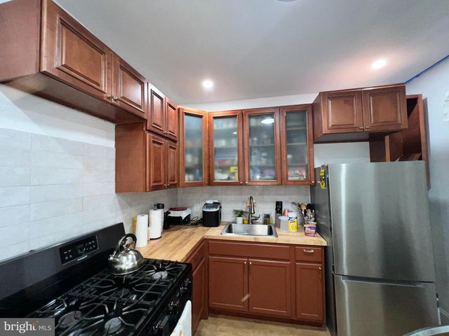 15 WADE ST, Jersey City, NJ 07305