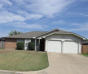 2614 Carrington Lane, Grand Prairie, TX 75052