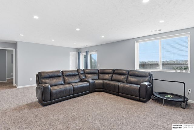 6118 S 189th Street, Omaha, NE 68135