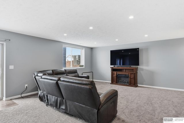 6118 S 189th Street, Omaha, NE 68135