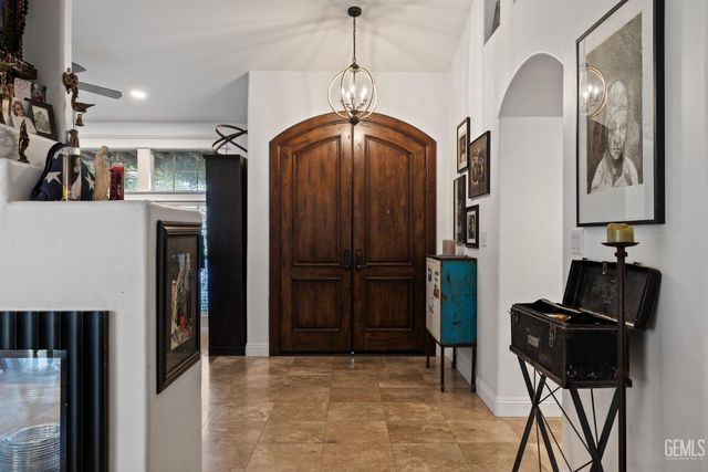 5109 Ursa Court, Bakersfield, CA 93306