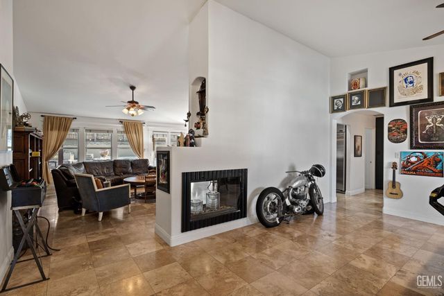 5109 Ursa Court, Bakersfield, CA 93306