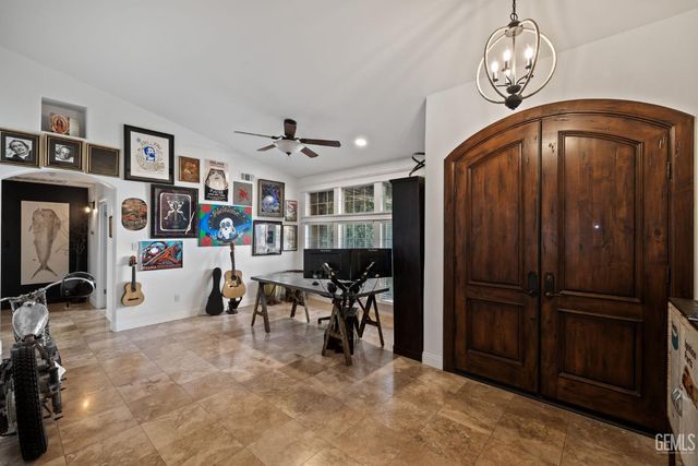 5109 Ursa Court, Bakersfield, CA 93306