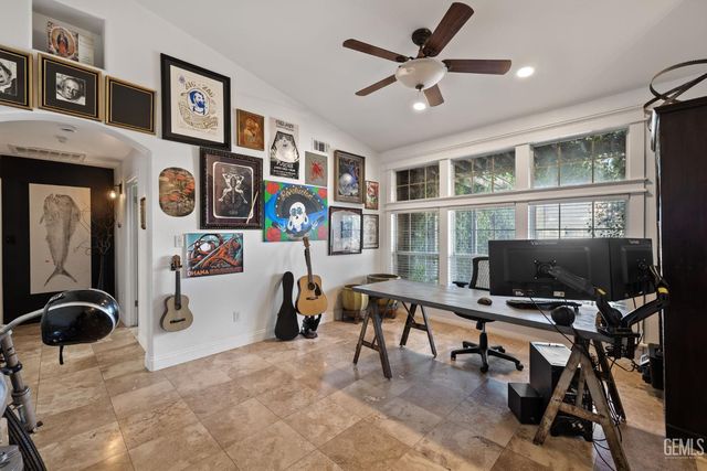 5109 Ursa Court, Bakersfield, CA 93306