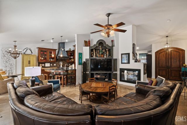 5109 Ursa Court, Bakersfield, CA 93306