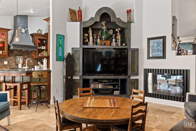 5109 Ursa Court, Bakersfield, CA 93306