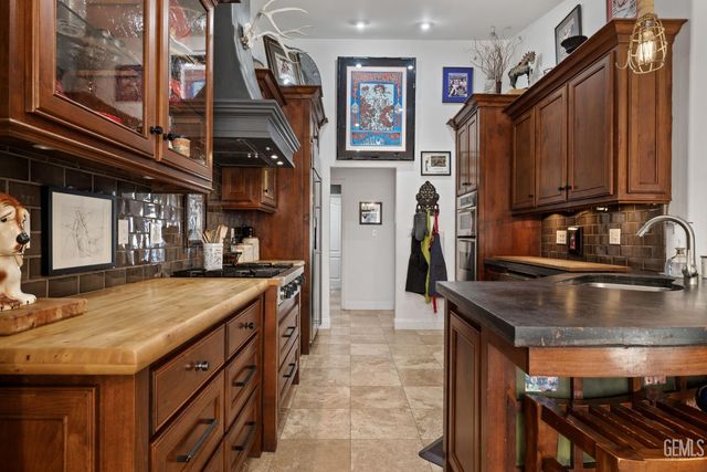 5109 Ursa Court, Bakersfield, CA 93306