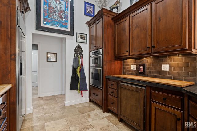 5109 Ursa Court, Bakersfield, CA 93306