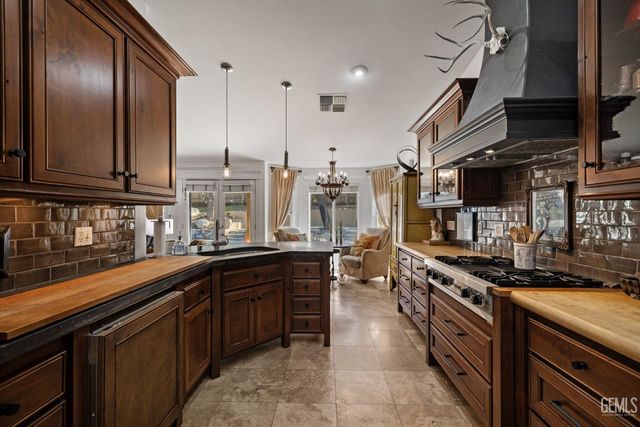 5109 Ursa Court, Bakersfield, CA 93306