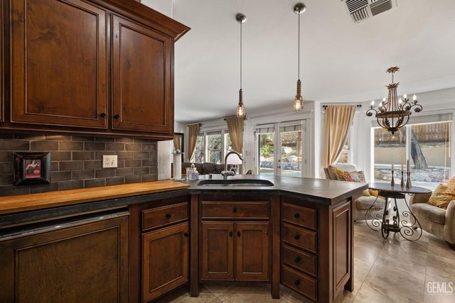 5109 Ursa Court, Bakersfield, CA 93306