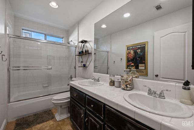 5109 Ursa Court, Bakersfield, CA 93306